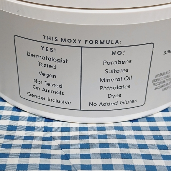 Bath & Body Works Moxy Invigorating Body Scrub - Picture 5 of 7